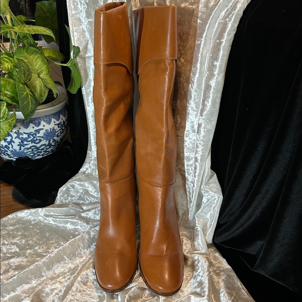 NWOB AREZZO LEATHER PULL ON BOOTS 10